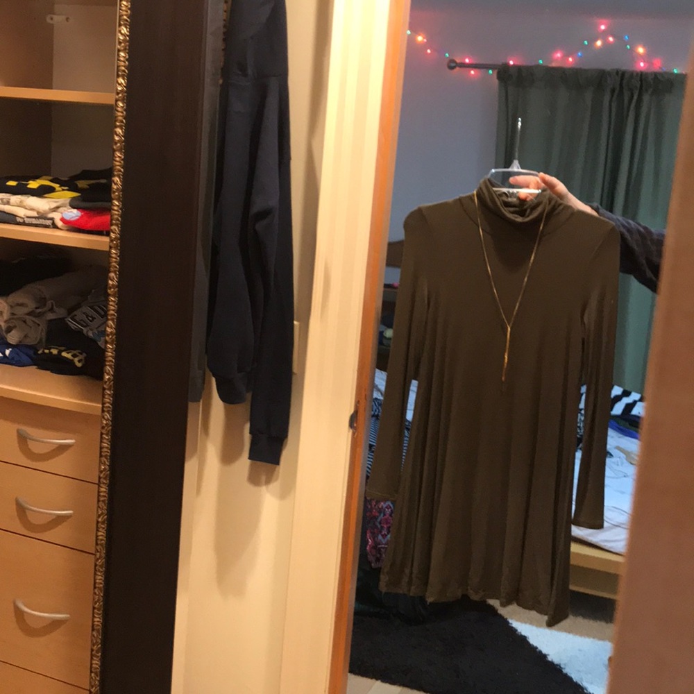 Lulu’s Turtleneck dress AND necklace package!!